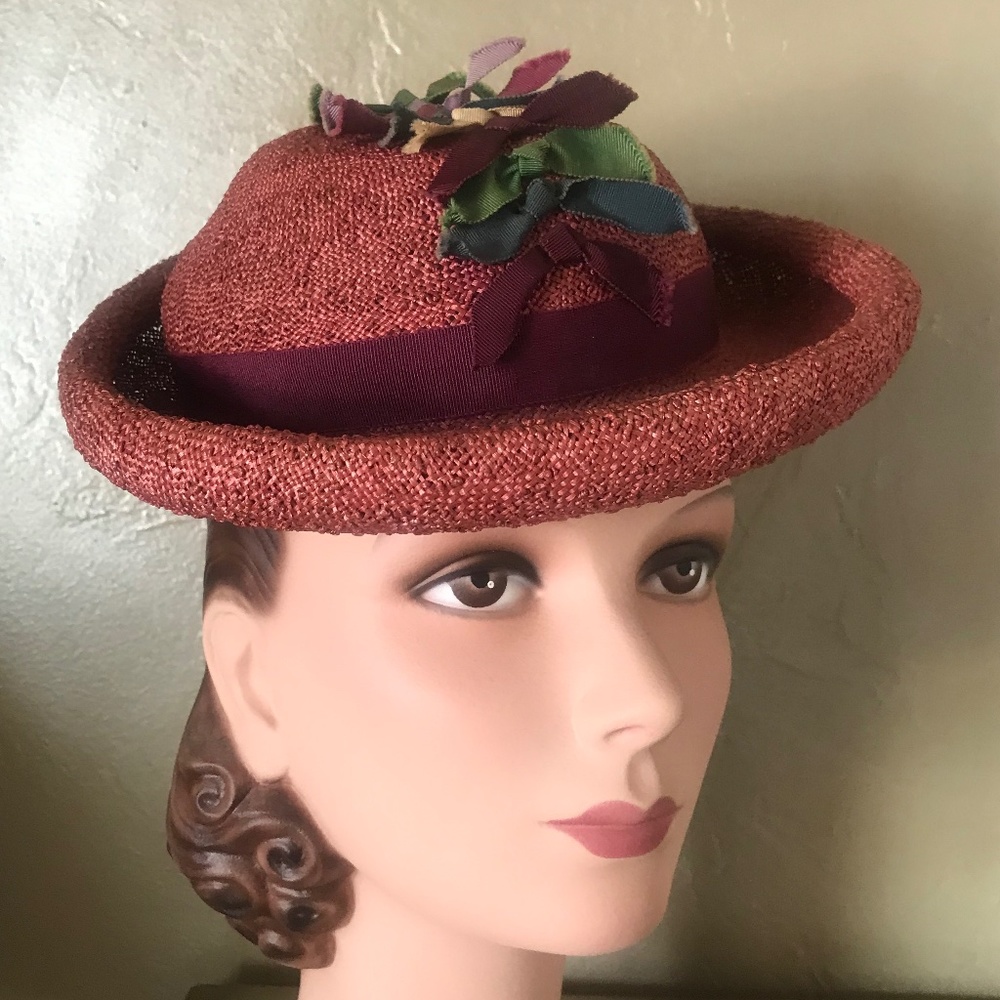 DELIGHTFUL1930S' SALMON COLORED STRAW HAT WITH MULTI COLORED GROSGRAIN BOWS
